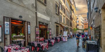 Lavoro. Occupazione in crescita, autonomi in calo. Turismo e ristorazione in cerca di 60mila persone